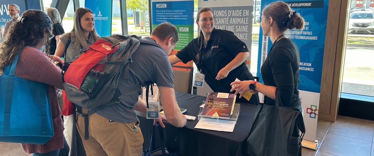 Élizabeth au kiosque du FASA